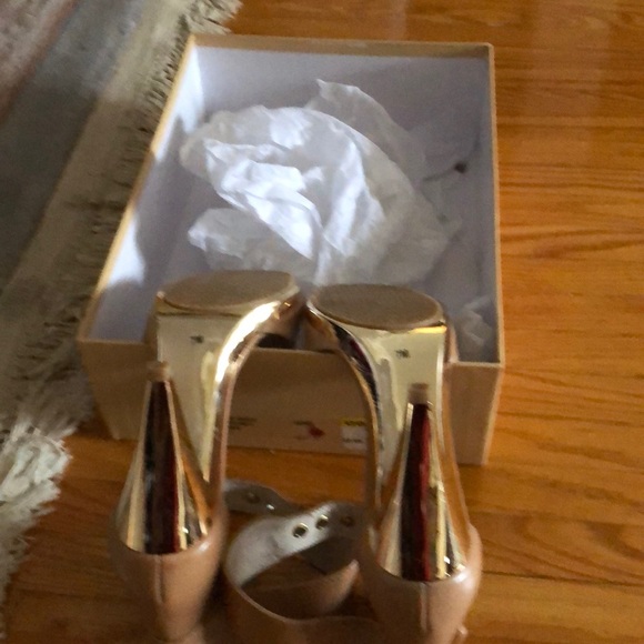 MK Sandals - Picture 3 of 3